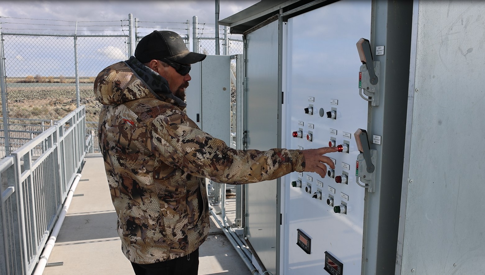 A Burley Irrigation District employee opens the headgates at Minidoka Dam on April 2, beginning the annual “water up” process that primes the region’s extensive canal network for spring and summer deliveries in southern Idaho. (Bureau of Reclamation photo by Marc Ayalin)